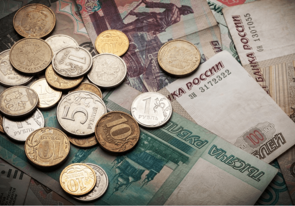 Петербуржцы не стали чаще соглашаться на «чёрную» или «серую» зарплату