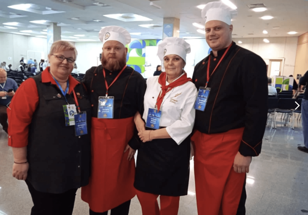 Власти Петербурга отправили на всероссийский конкурс школьных столовых от города подставных поваров