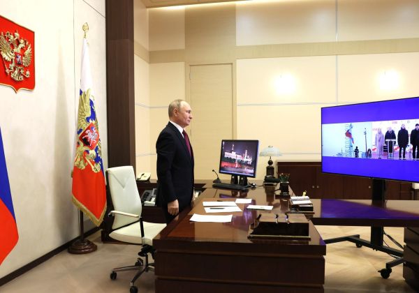 Владимир Путин дал команду спустить на воду атомный ледокол «Якутия»