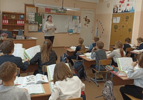 Обучение в школах Петербурга продолжат порядка 800 детей из Белгородской области