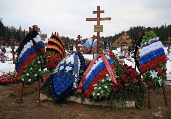 Чиновники Курортного района пришли на похороны Меньшикова, но возложили венок последними — СМИ
