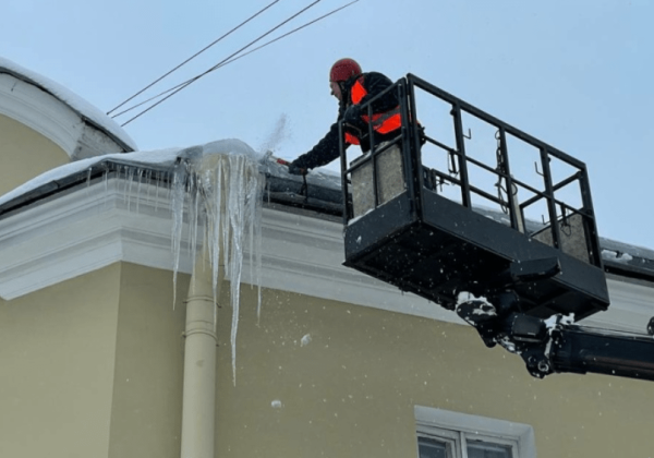 Спасатели в Петербурге 19 раз за день выезжали на вызовы из-за метели