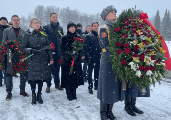 На Пискарёвское кладбище перед визитом Путина не пустили блокадницу