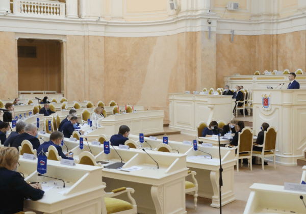 ЗакС Петербурга одобрил в первом чтении закон об изменении системы муниципальных выборов